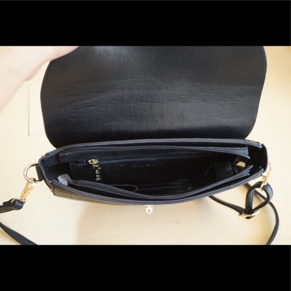 Black crossbody purse - Picture 2 of 3